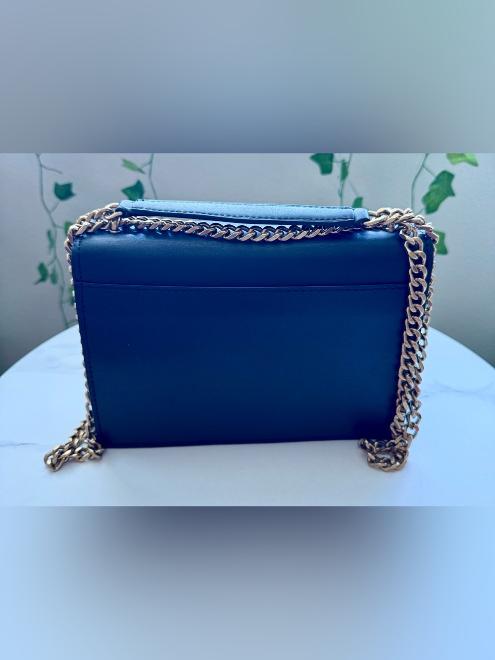 Saint Laurent Black Leather Shoulder Bag with Gold Hardware - Picture 4 of 4
